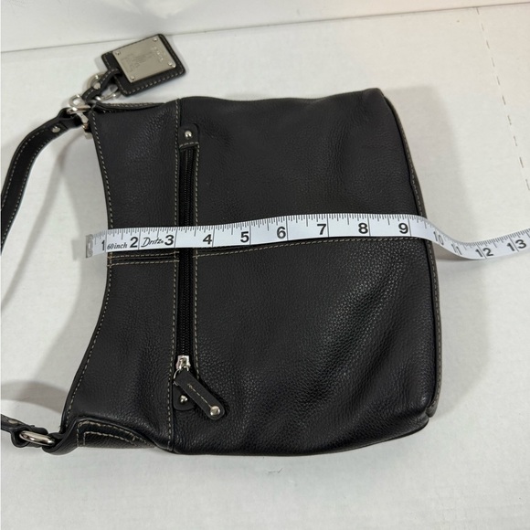 Vintage Tignanello Black pebbled Leather Crossbody w/ Key Chain - Picture 12 of 13